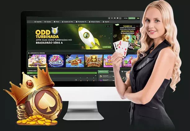 Pengguna membaca voucher melalui ponsel pribadi